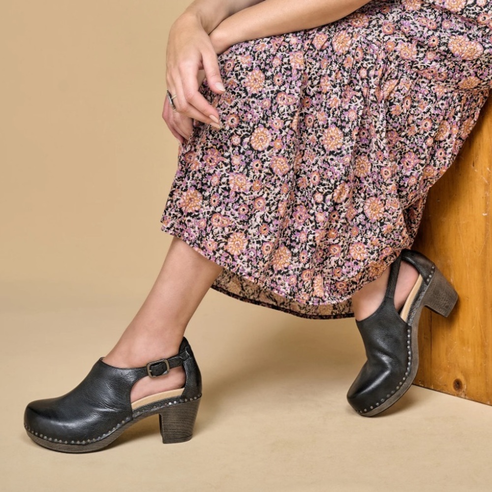 Dansko Sassy Clogs Burnished Black Size 37